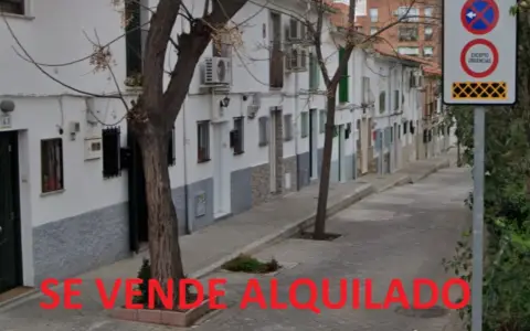 Casa adosada en calle del Hogar de Belén