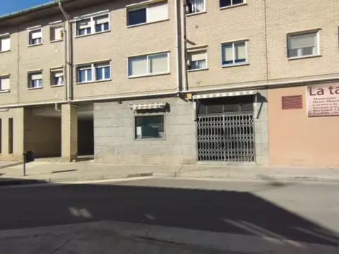 Local comercial en Paseo de los Plátanos, 12