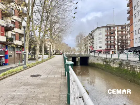 Garaje en calle Salvador Echandia, nº 12