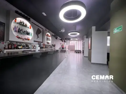 Local comercial en calle de Jacobo Arbelaitz, 1