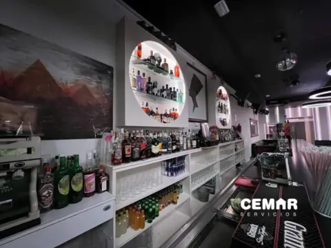 Local comercial en calle de Jacobo Arbelaitz, 1