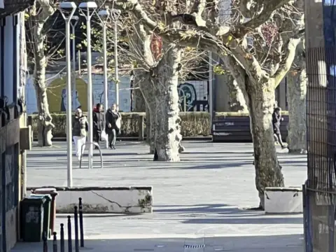 Local comercial en calle Peñas de Aya