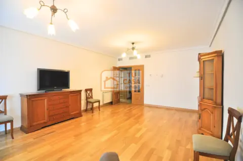 Piso en Avenida de la Virgen de Guadalupe