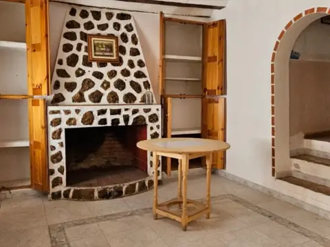 Casa rústica en calle de la Plazuela