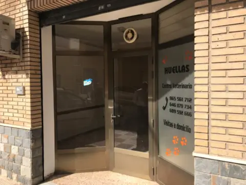 Local comercial en calle de los Reyes Católicos