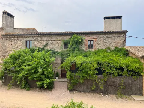 Casa rústica en calle Veïnat de Panedes