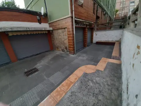 Local comercial en calle Lozoño