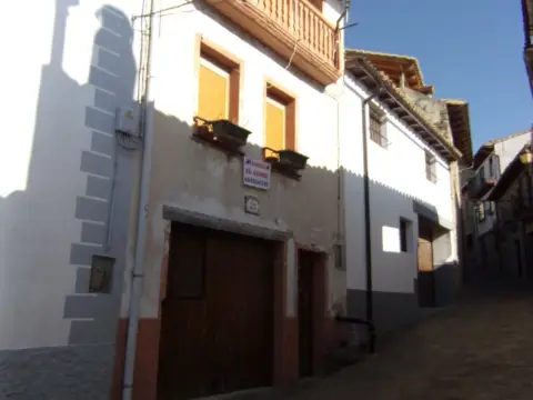 Casa adosada en calle Mayor