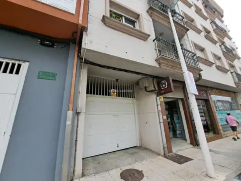 Garatge a Avenida de la Compostela, 5