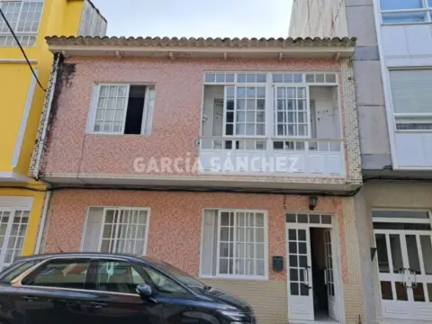 Casa en Rúa Pintor Laxeiro