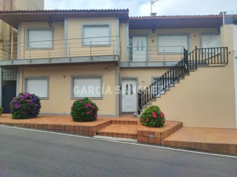 Chalet adosado en calle Curbera