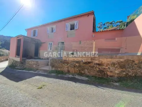Casa en calle Lugar Outes