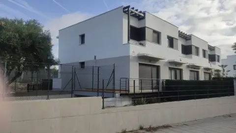 Chalet adosado en Carrer d'Elisenda Montcada