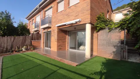 Casa adosada en Carrer de la Via Làctia