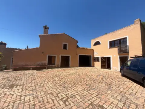 Chalet rústico en calle Biosca