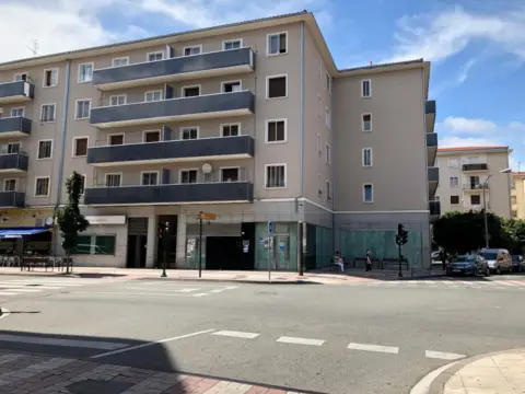 Local comercial en Avenida de Marcelo Celayeta