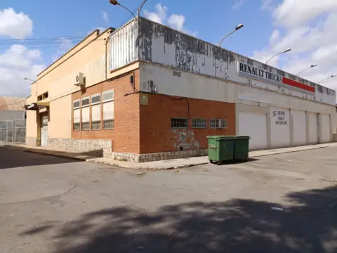 Nave industrial en calle Madrid, 437