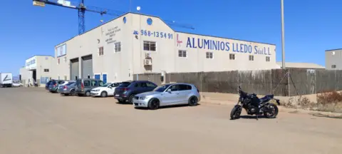 Nave comercial en Pasaje los Luengos, nº 6