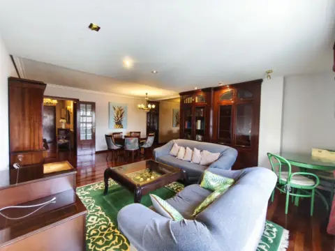 Piso en calle República Argentina