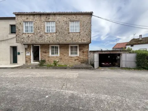 Chalet pareado en calle de Lamas de Abade