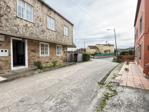 Chalet pareado en calle de Lamas de Abade