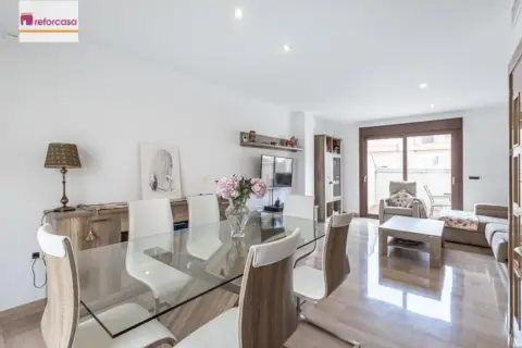 Chalet adosado en calle Rauda