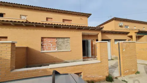 Casa adossada a calle de la Flor