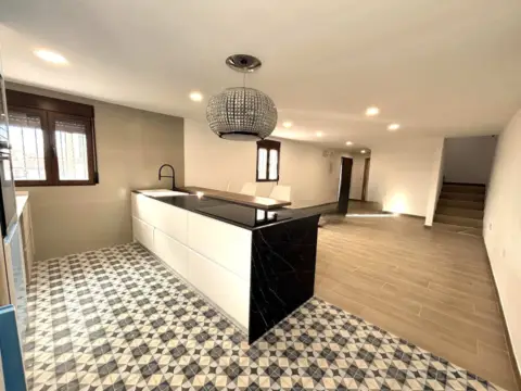 Casa adosada en Barrio de las Torres, 33