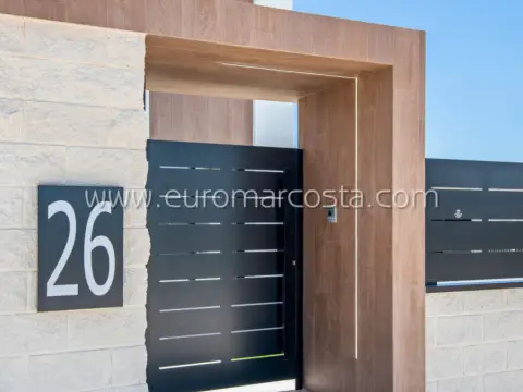 Chalet unifamiliar en Carrer Algorfa