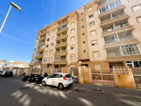 Piso en calle Joven Pura