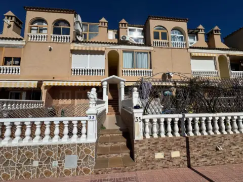 Chalet adosado en calle Monte Pelado