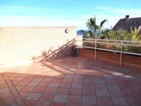 Chalet adosado en calle del Océano, 30