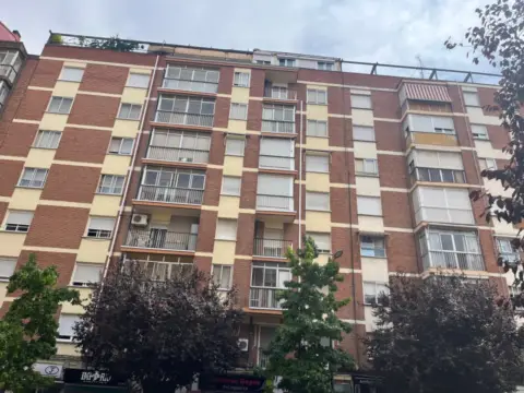 Piso en calle de Concha Velasco, 25