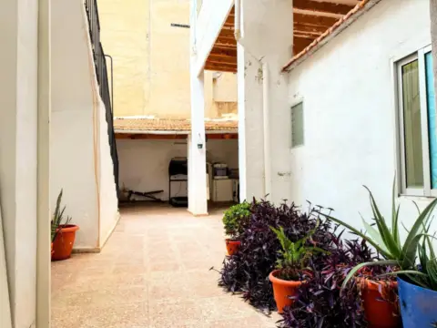 Casa adosada en calle de Montero Ríos, 61