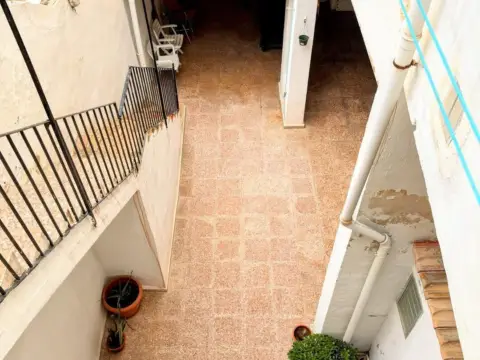 Casa adosada en calle de Montero Ríos, 61