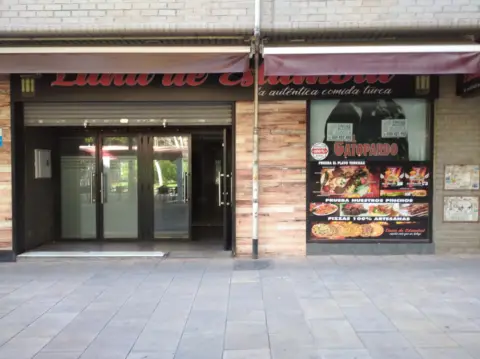 Local comercial en calle de Reina Fabiola, 37