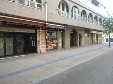 Local comercial en calle de Reina Fabiola, 37