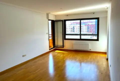 Piso en Avenida de Juan Carlos I, 41