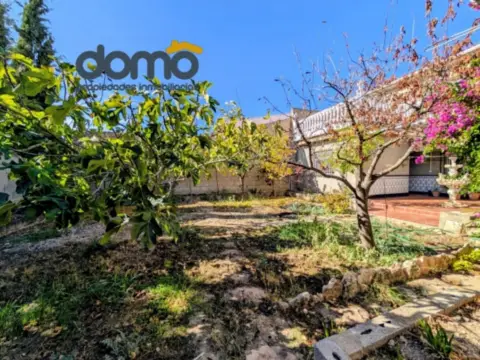 Casa adosada en calle de Sierra Nevada