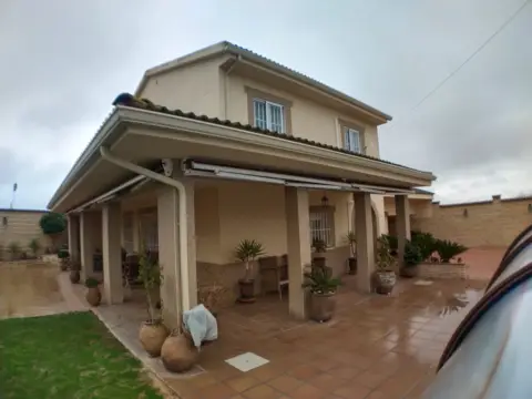 Chalet unifamiliar en Urbanización de las Colinas