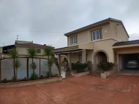 Chalet unifamiliar en Urbanización de las Colinas