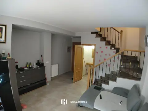 Dúplex en calle de Fuente de la Salud, 1