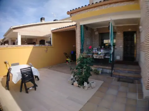 Chalet pareado en calle de Casarrubuelos, 1