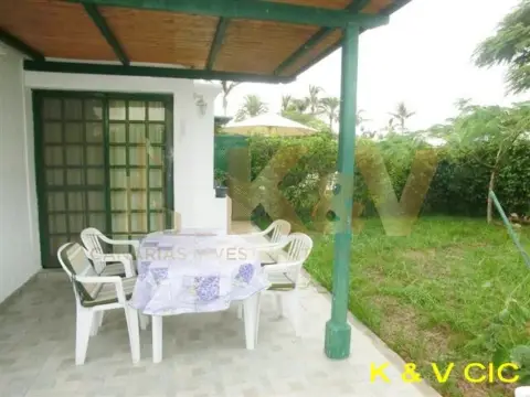 Casa adosada en calle Campo Internacional 2 Dormitorios Gran Jardín
