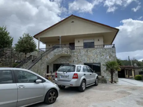 Casa en calle Villasobroso, nº 16