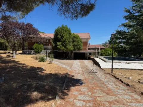 Chalet unifamiliar en Avenida del Villar