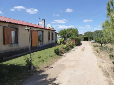Chalet rústico en Aldeaseca de La Armuña