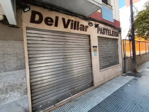 Local comercial en calle del Escritor Luis Manzano