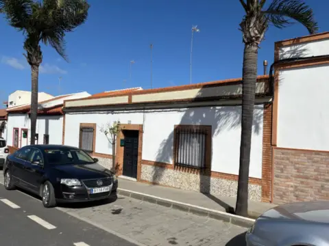 Chalet rústico en San Bartolomé de La Torre