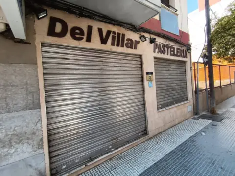 Local comercial en calle del Escritor Luis Manzano